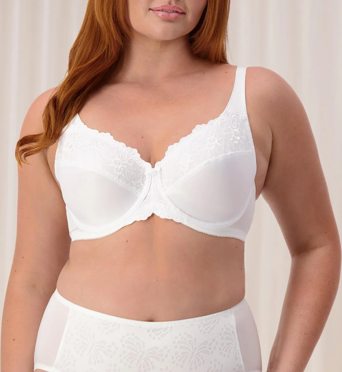 EMBROIDERED MINIMISER BRA