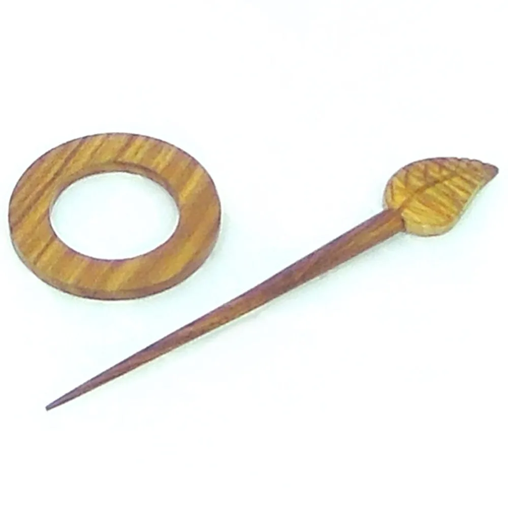 Shawl Pin, Wooded Leaf