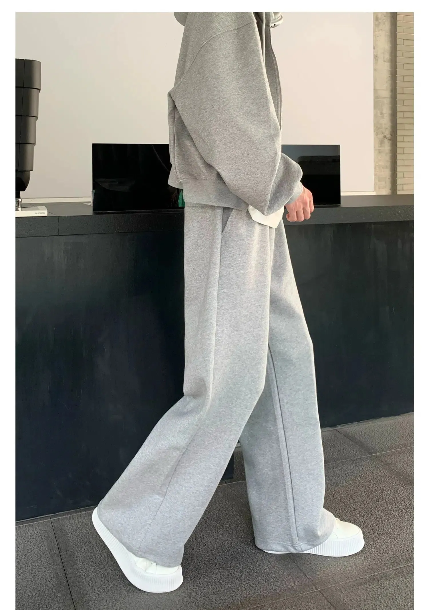 Wide-leg Relaxed Fit Sweatpants